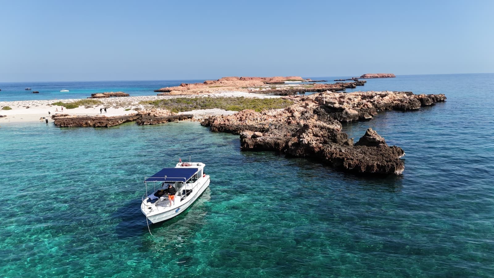 Horizon Blue snorkelling boat anchored in crystal-clear water at the Daymaniyat Islands Nature Reserve